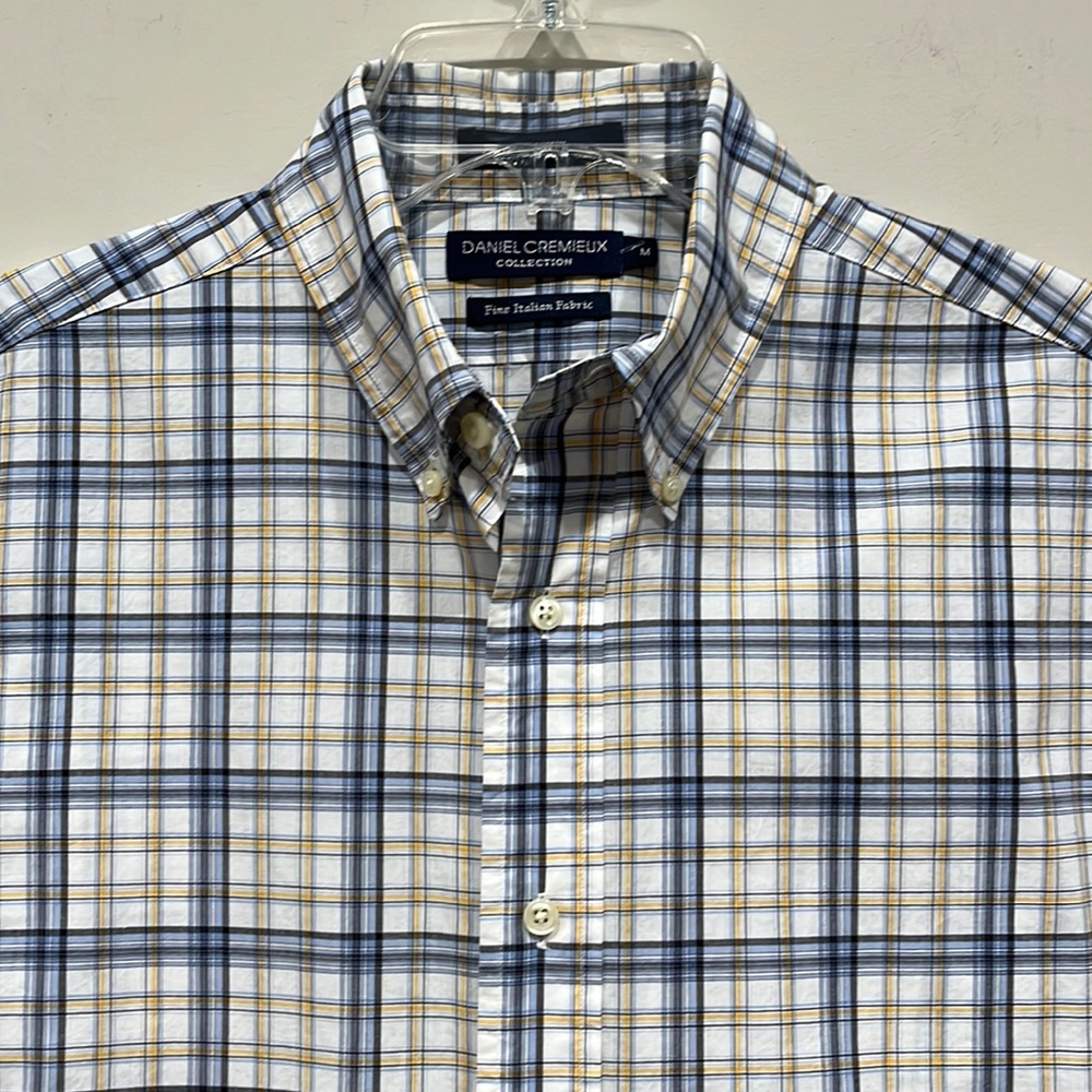 Daniel Cremieux Collection button-down shirt made of fine Italian fabric